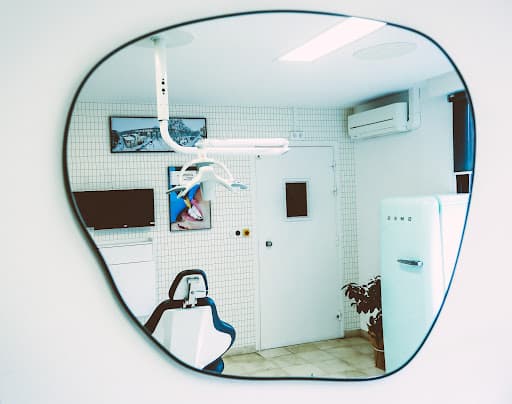 Docteur Manon Serre logo