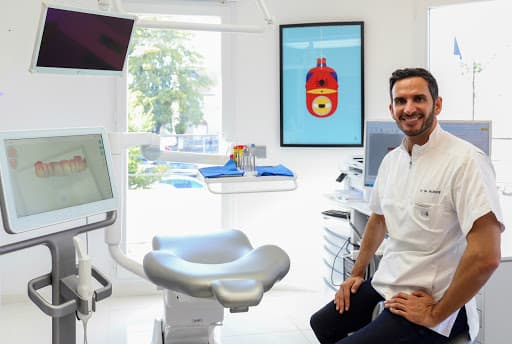 Dr Thomas de Valence - Orthodontie adulte et enfant -Orthodontie invisible - Invisalign logo